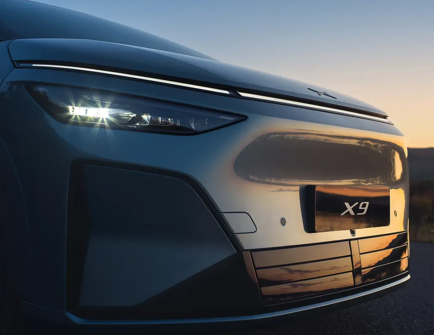 XPENG X9, imaginea 2